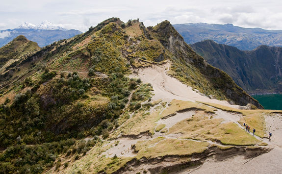 quilotoa volcano ridge 